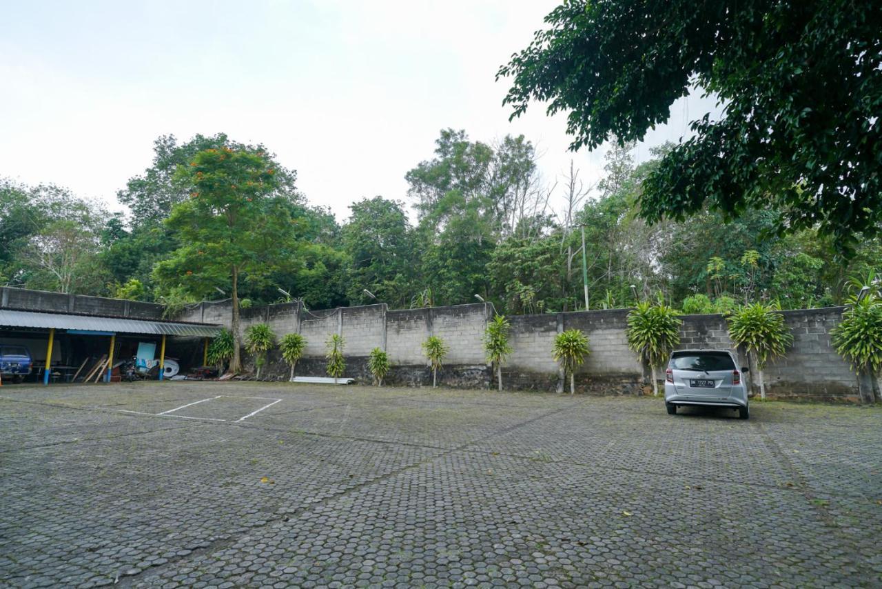 Urbanview By Millenium Hotel Pangkal Pinang Exterior photo