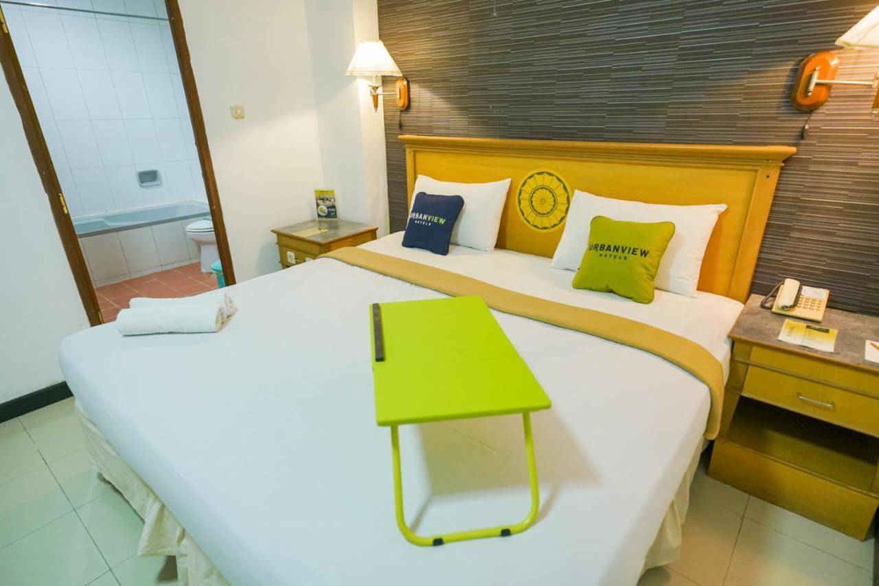Urbanview By Millenium Hotel Pangkal Pinang Exterior photo