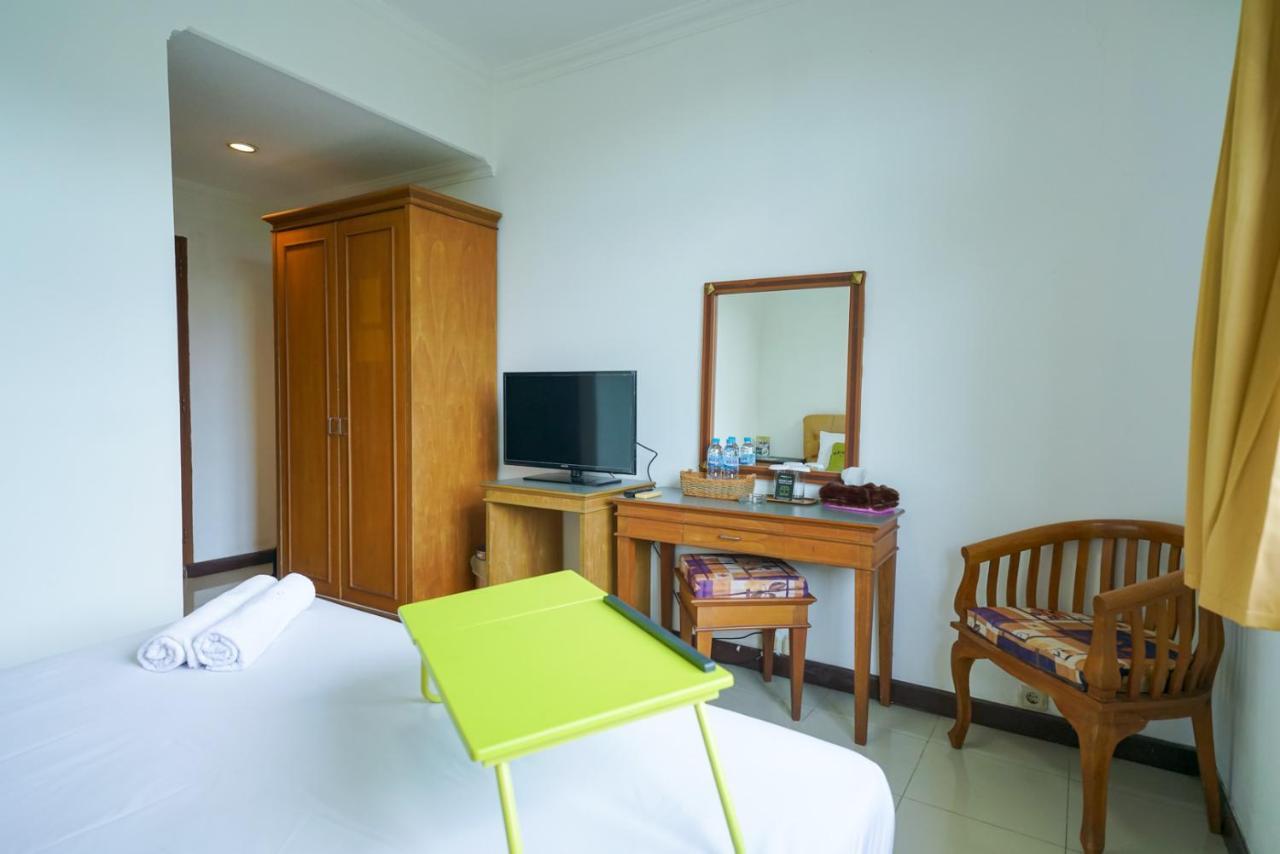 Urbanview By Millenium Hotel Pangkal Pinang Exterior photo